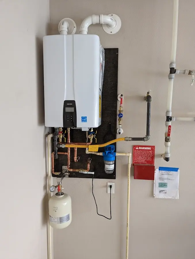 Professional plumber installing copper piping in a Pekin home