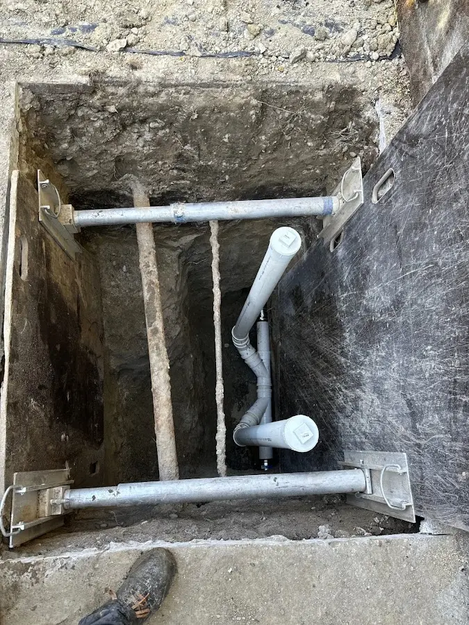 Experienced plumber completing Drain Cleaning work in Pekin
